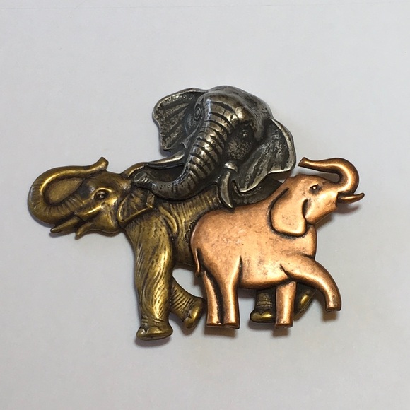 Jewelry - 💲3/15.   Large elephant brooch